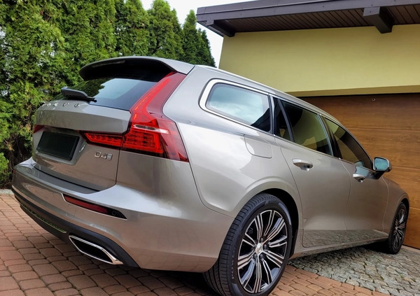 Volvo V60 cena 88800 przebieg: 198000, rok produkcji 2018 z Opoczno małe 742